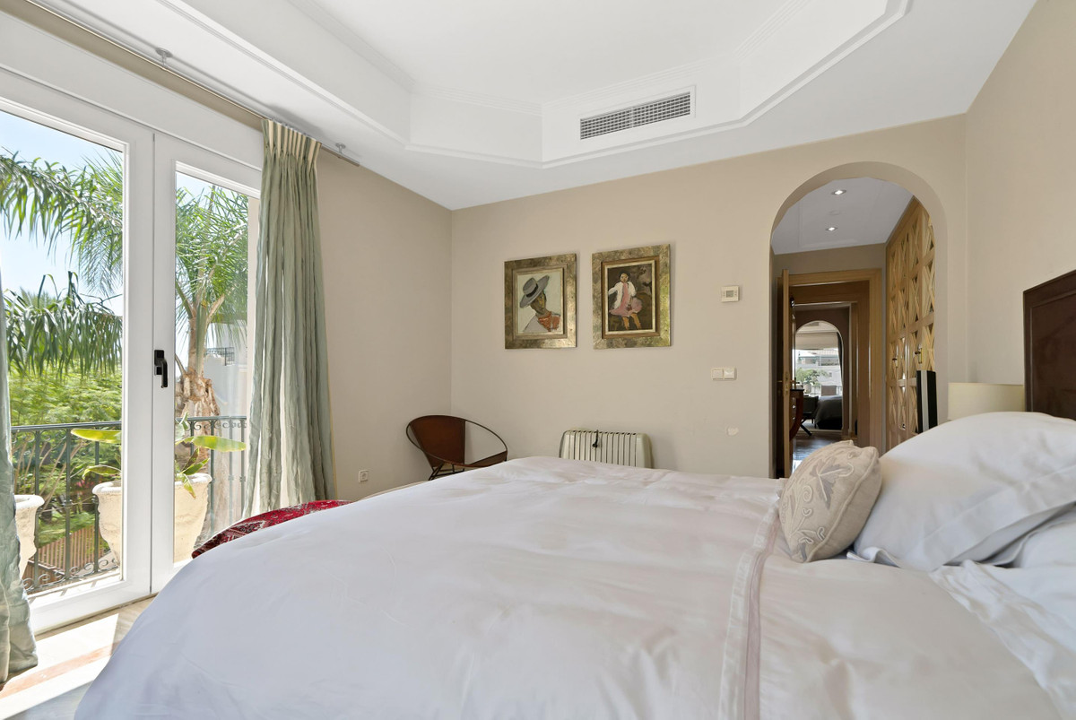 3 Bed Apartment for sale in Marbella Costa Del Sol, Málaga, Spain