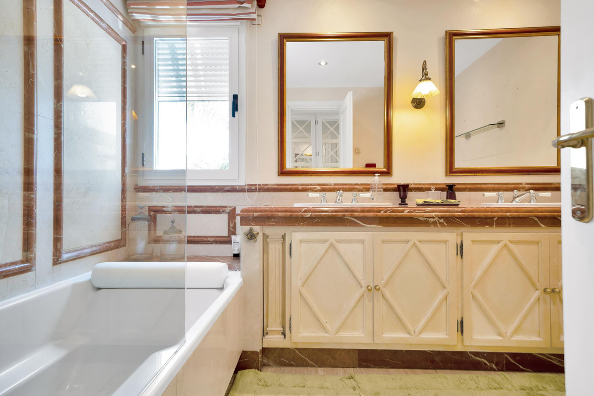 3 Bed Apartment for sale in Marbella Costa Del Sol, Málaga, Spain
