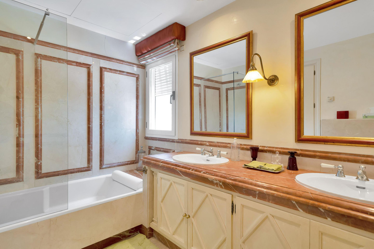 3 Bed Apartment for sale in Marbella Costa Del Sol, Málaga, Spain