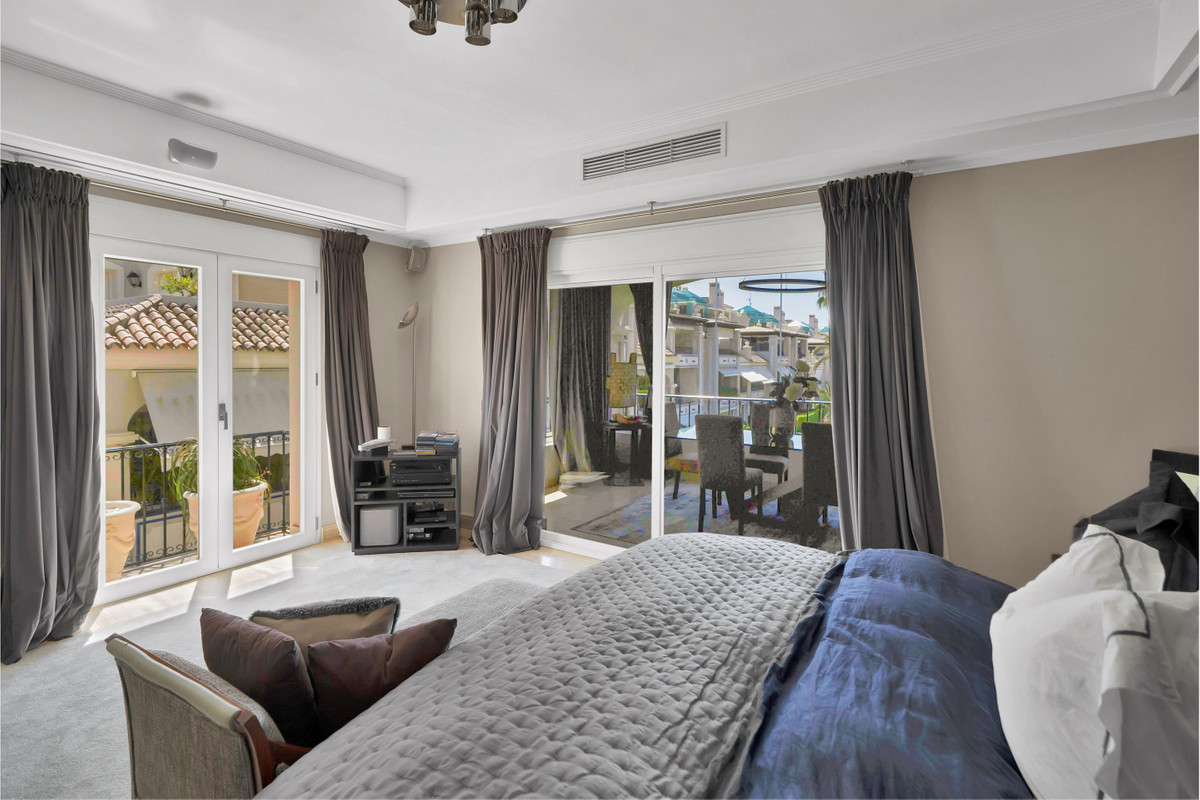3 Bed Apartment for sale in Marbella Costa Del Sol, Málaga, Spain