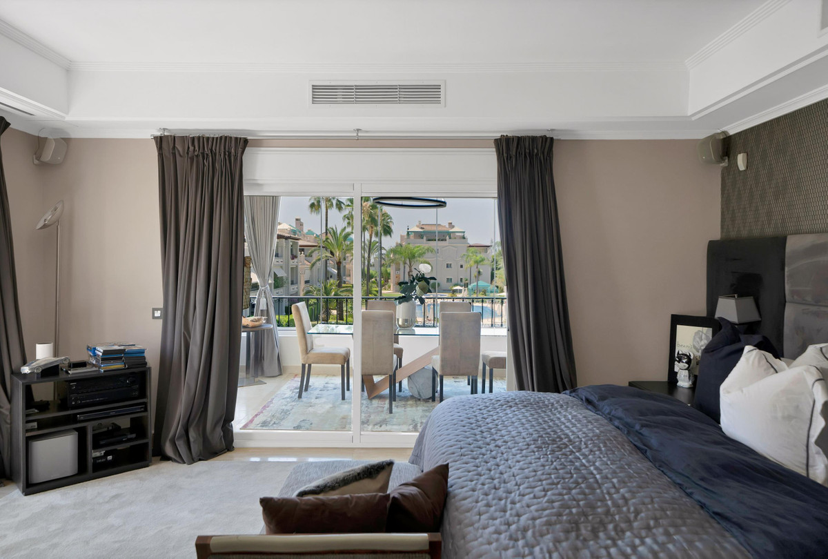 3 Bed Apartment for sale in Marbella Costa Del Sol, Málaga, Spain