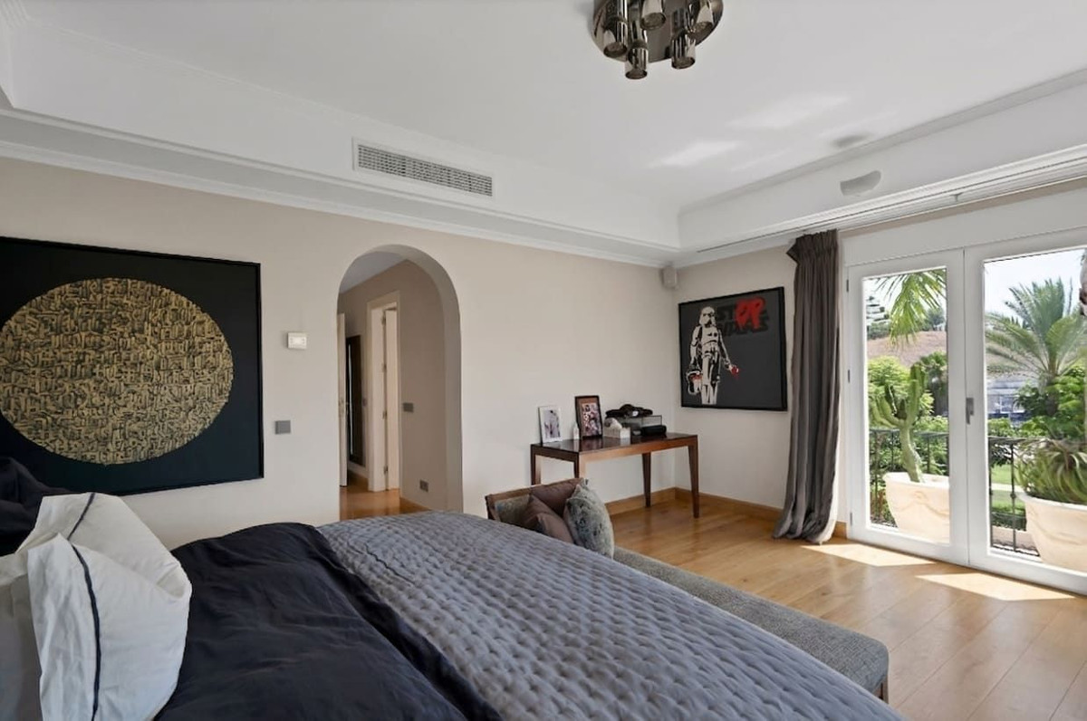 3 Bed Apartment for sale in Marbella Costa Del Sol, Málaga, Spain