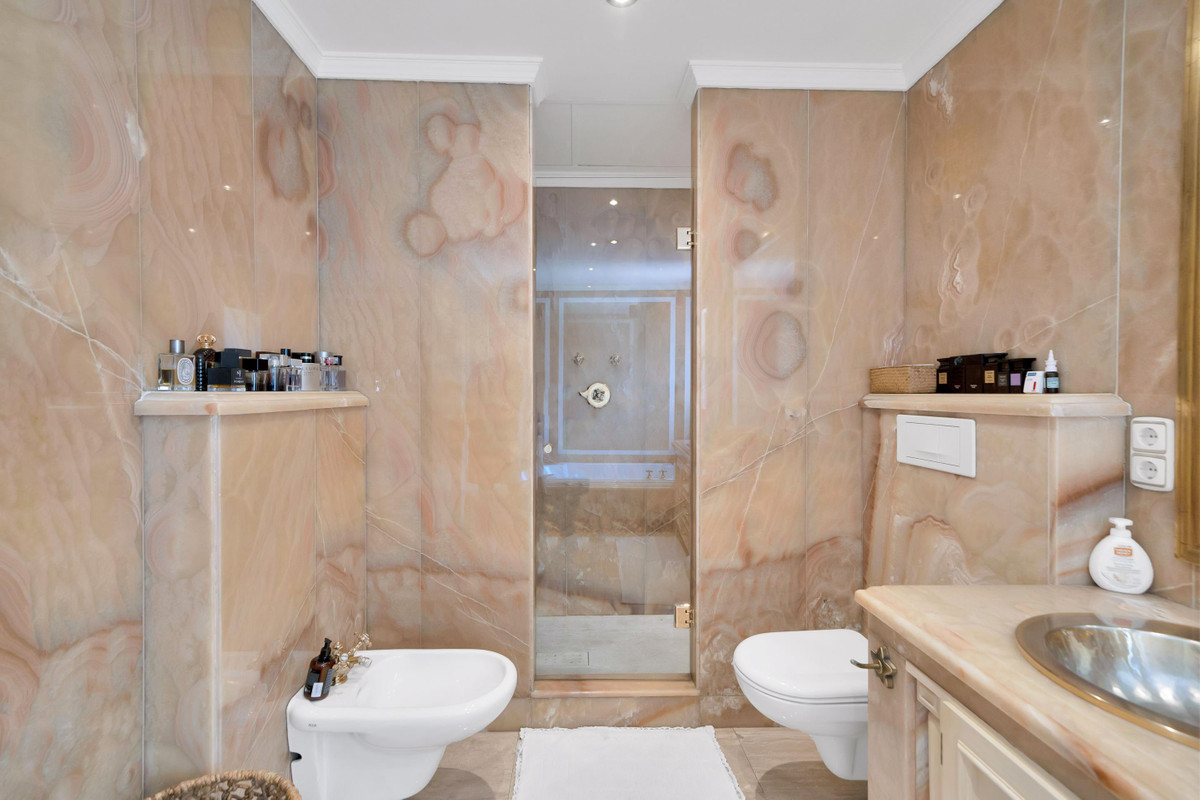 3 Bed Apartment for sale in Marbella Costa Del Sol, Málaga, Spain