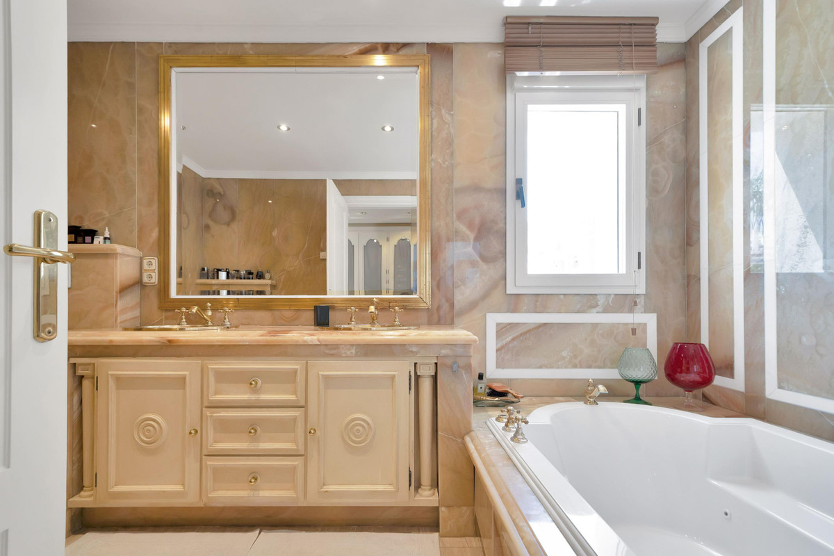 3 Bed Apartment for sale in Marbella Costa Del Sol, Málaga, Spain