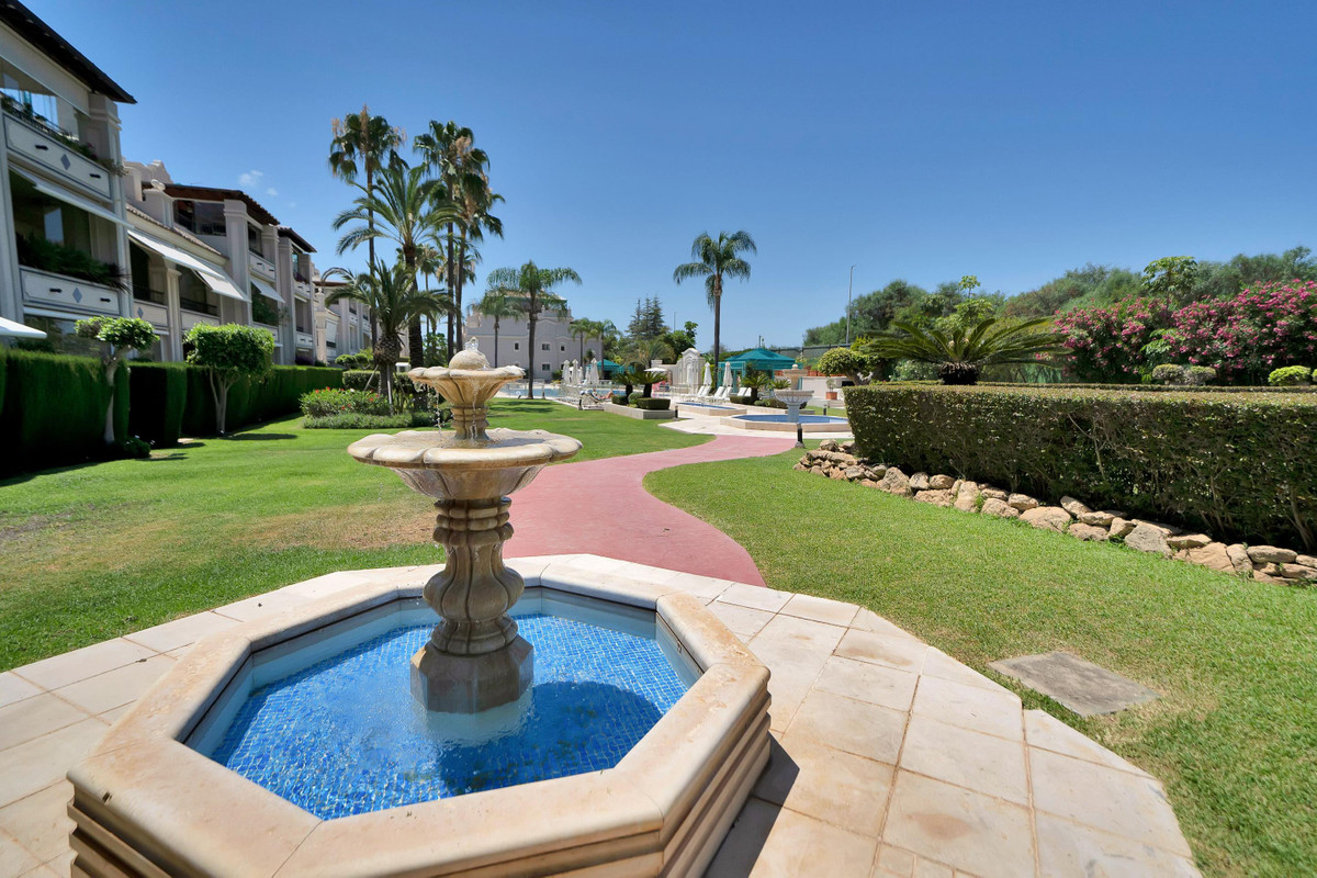 3 Bed Apartment for sale in Marbella Costa Del Sol, Málaga, Spain
