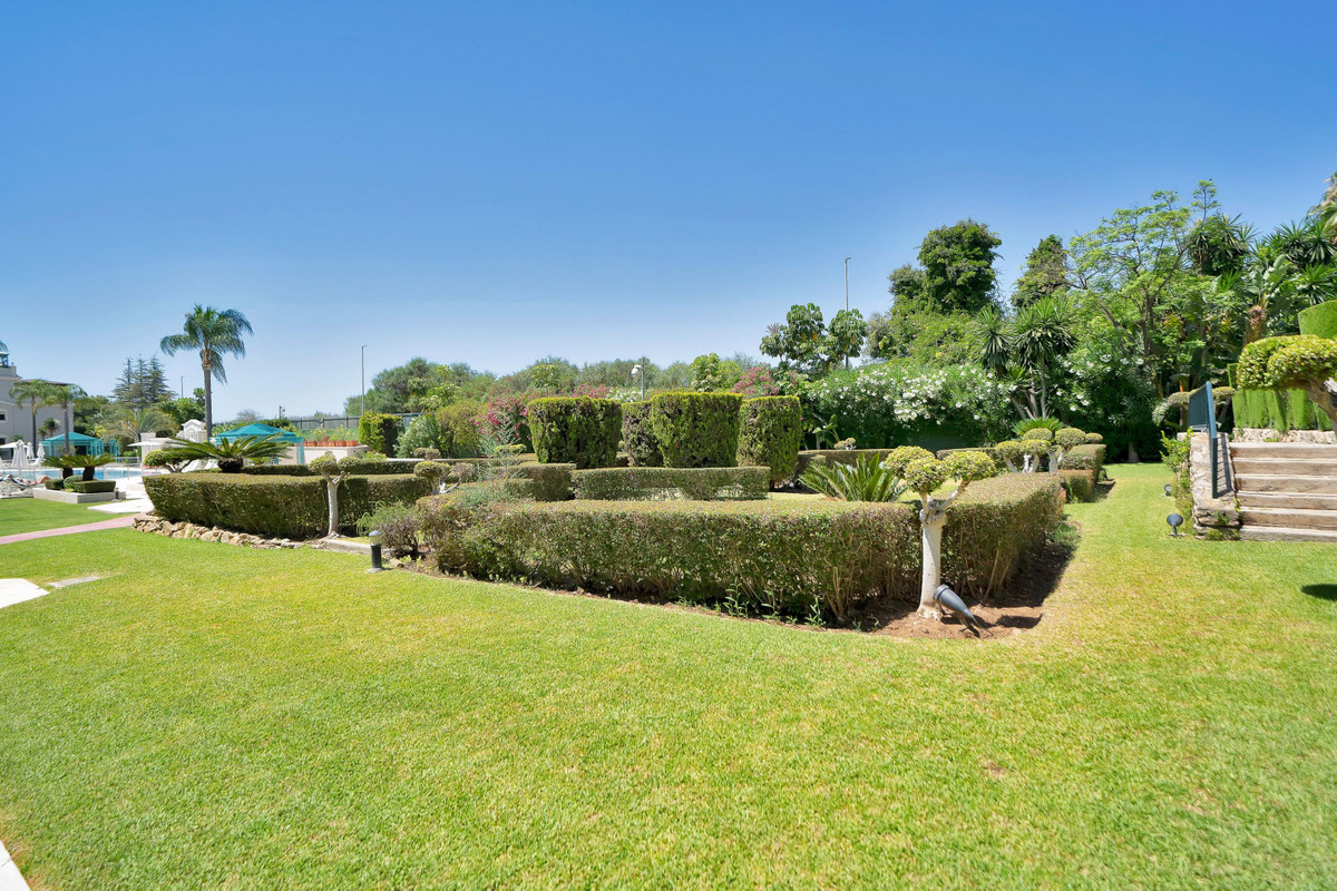 3 Bed Apartment for sale in Marbella Costa Del Sol, Málaga, Spain