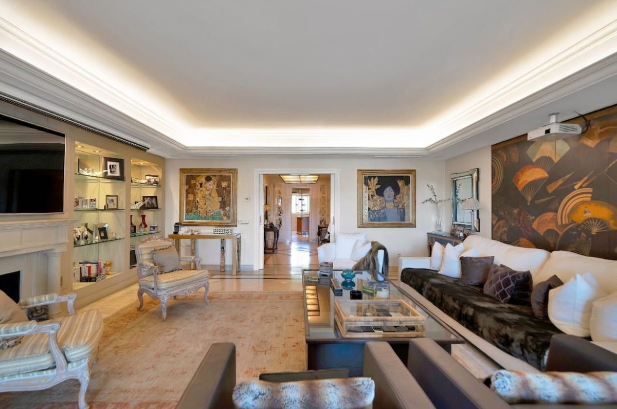 3 Bed Apartment for sale in Marbella Costa Del Sol, Málaga, Spain