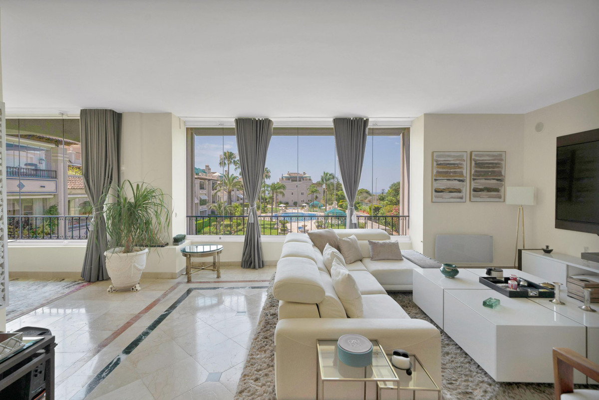 3 Bed Apartment for sale in Marbella Costa Del Sol, Málaga, Spain