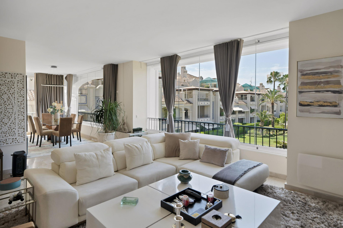 3 Bed Apartment for sale in Marbella Costa Del Sol, Málaga, Spain