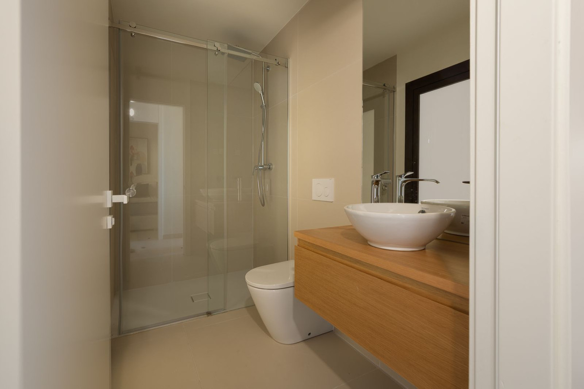 Se vende Apartamento Planta Media de 2 dormitorios en Costa Del Sol, Málaga, España