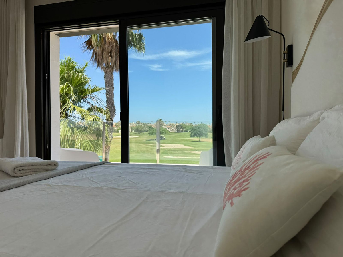 Se vende Villa - Chalet de 4 dormitorios en Costa Calida, Murcia, España