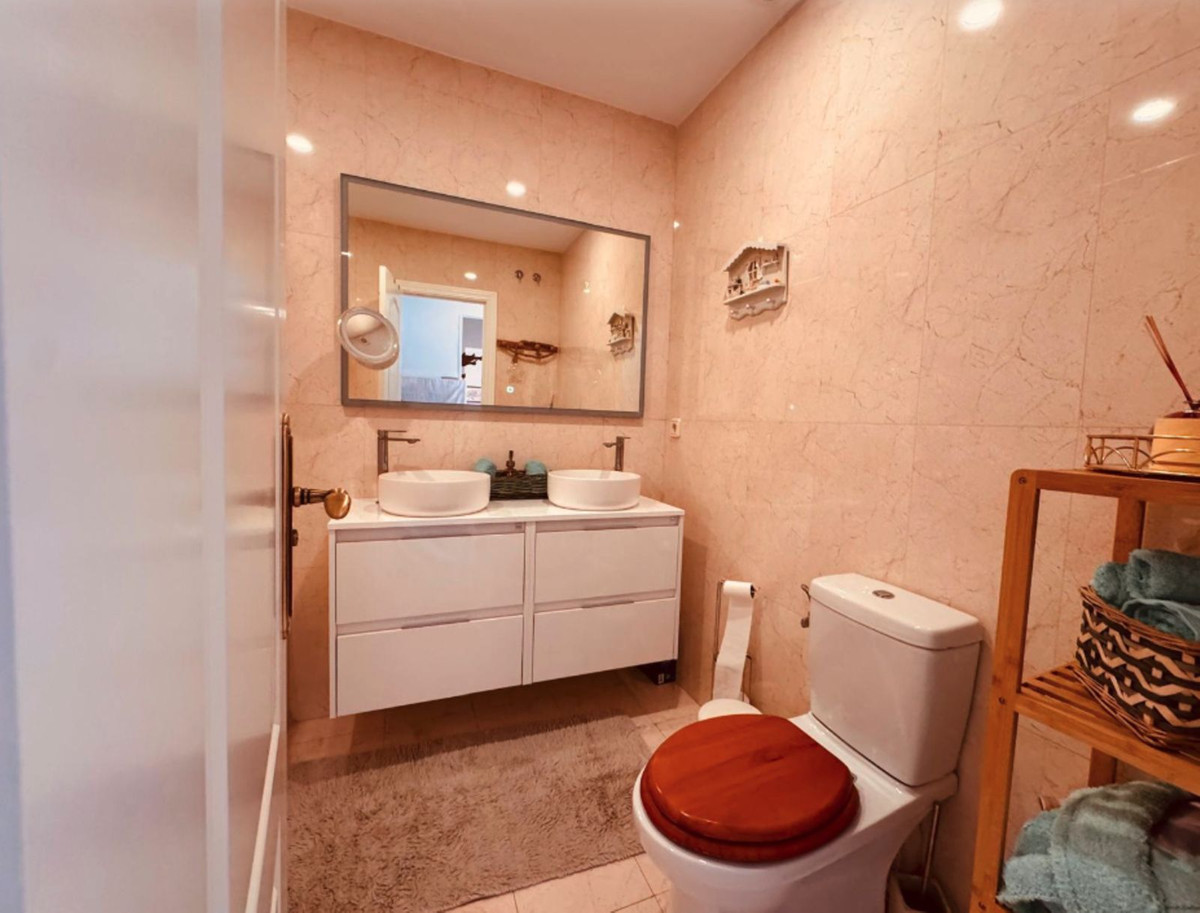 Se vende Apartamento Planta Media de 2 dormitorios en Costa Del Sol, Málaga, España