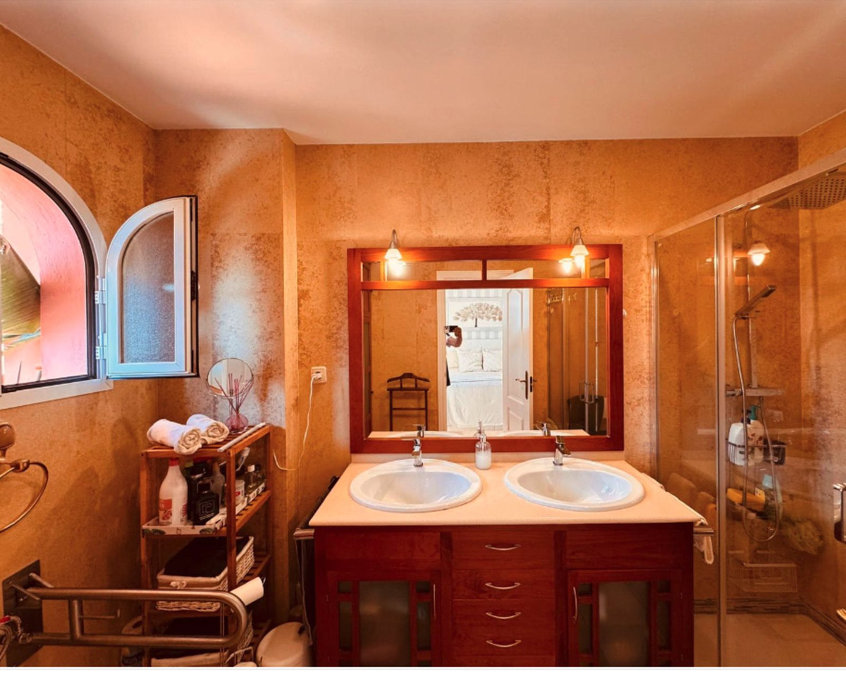 Se vende Apartamento Planta Media de 2 dormitorios en Costa Del Sol, Málaga, España