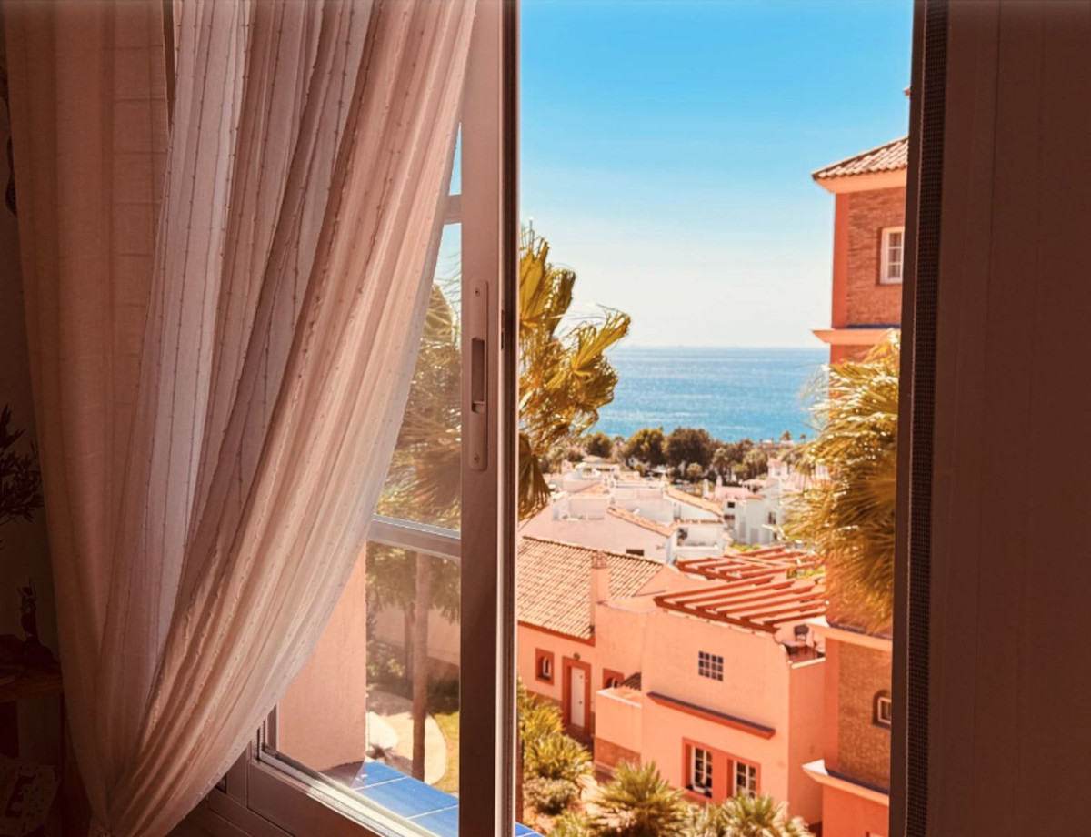 Se vende Apartamento Planta Media de 2 dormitorios en Costa Del Sol, Málaga, España