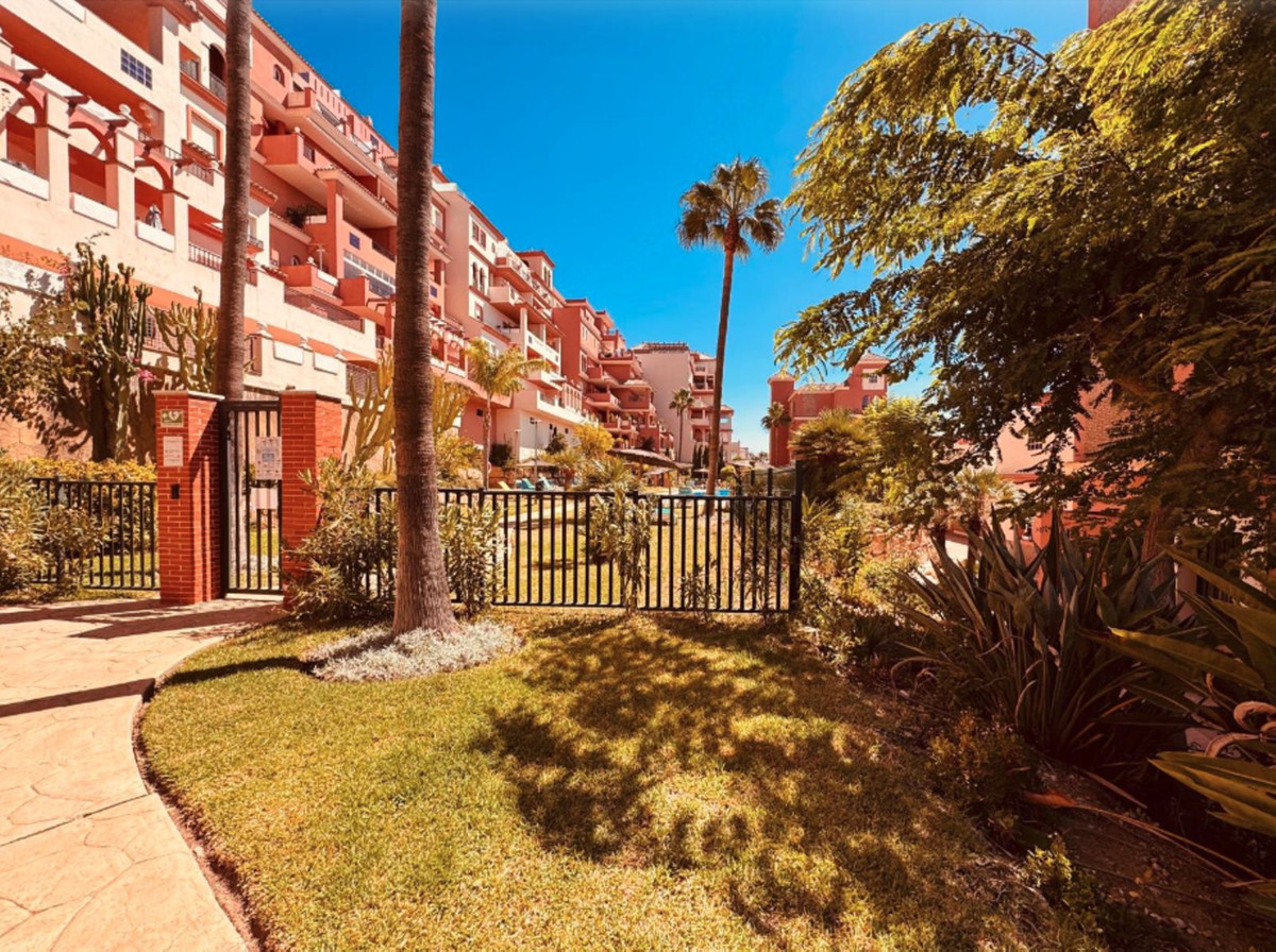 Se vende Apartamento Planta Media de 2 dormitorios en Costa Del Sol, Málaga, España