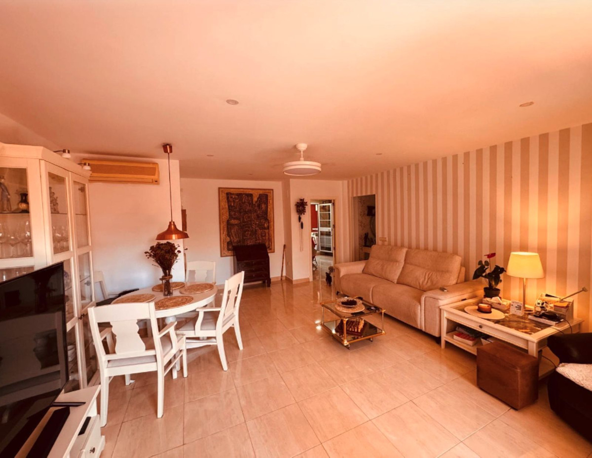 Se vende Apartamento Planta Media de 2 dormitorios en Costa Del Sol, Málaga, España