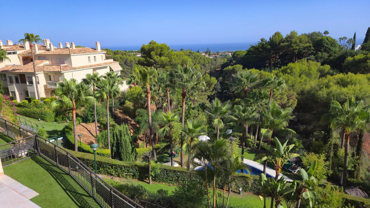 2 Bed Apartment for sale in Sierra Blanca Costa Del Sol, Málaga, Spain