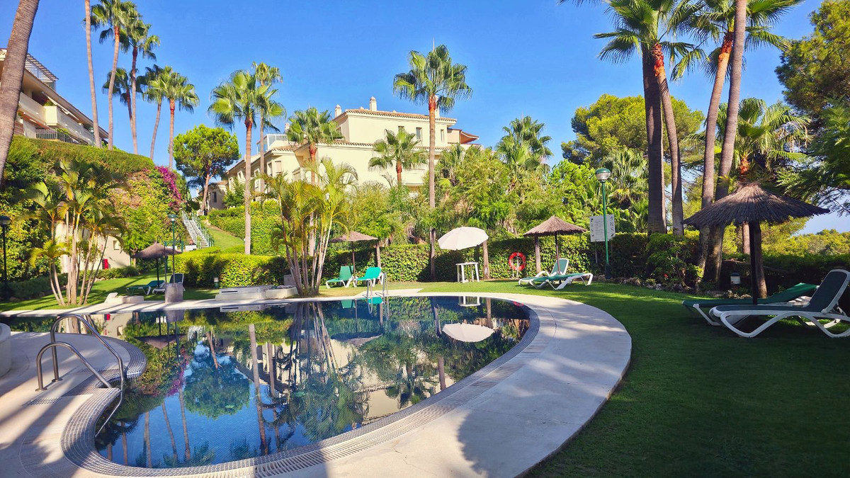 2 Bed Apartment for sale in Sierra Blanca Costa Del Sol, Málaga, Spain