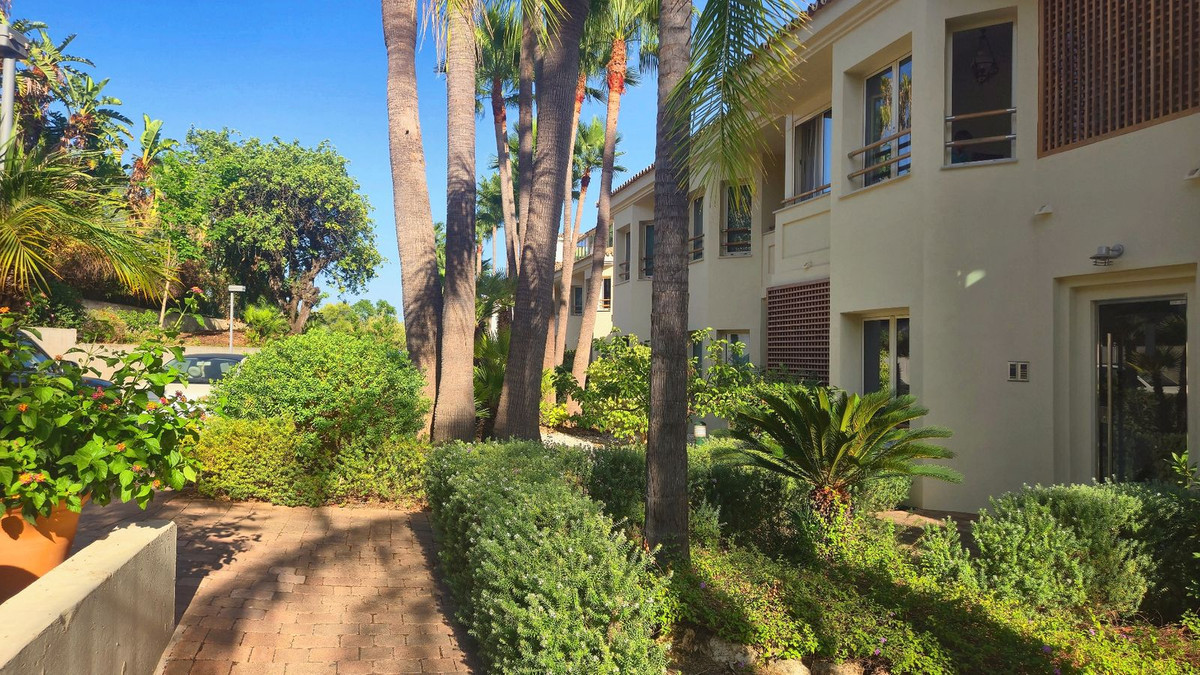 2 Bed Apartment for sale in Sierra Blanca Costa Del Sol, Málaga, Spain