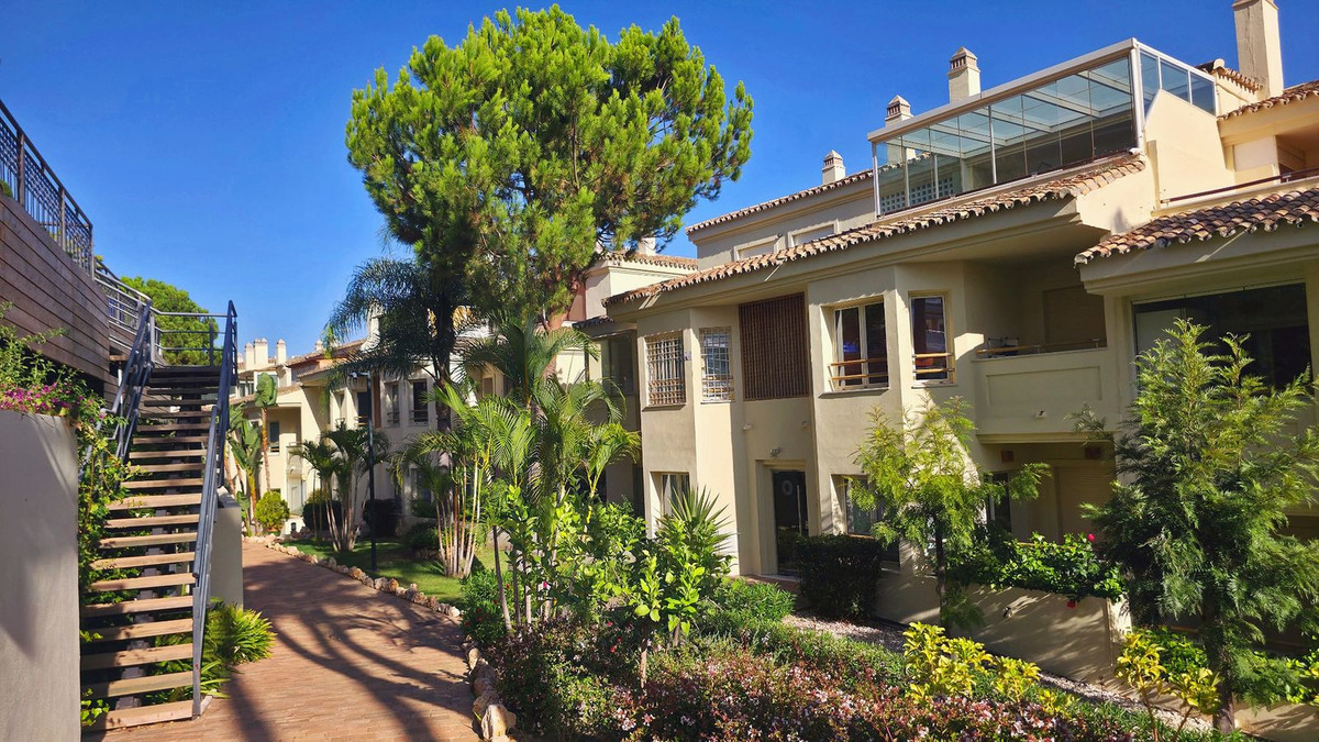 2 Bed Apartment for sale in Sierra Blanca Costa Del Sol, Málaga, Spain