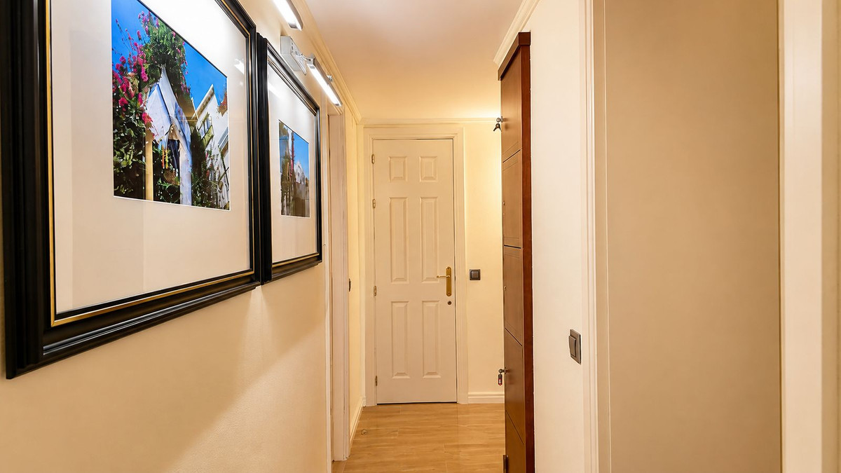 2 Bed Apartment for sale in Sierra Blanca Costa Del Sol, Málaga, Spain