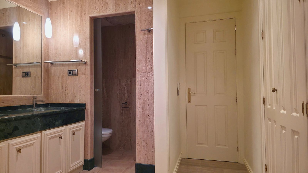 2 Bed Apartment for sale in Sierra Blanca Costa Del Sol, Málaga, Spain