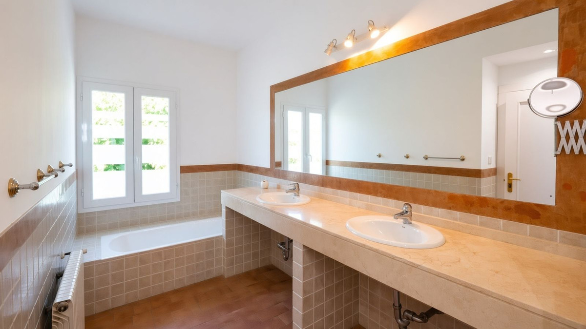 5 Bed Townhouse for sale in Sotogrande Costa Costa Del Sol, Cádiz, Spain