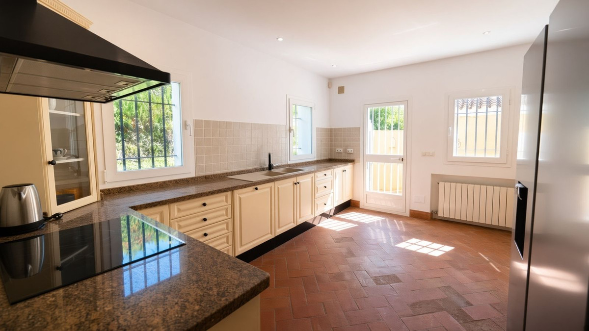 5 Bed Townhouse for sale in Sotogrande Costa Costa Del Sol, Cádiz, Spain
