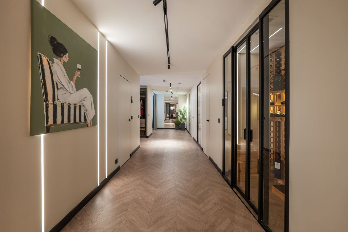 4 Bed Apartment for sale in Benahavís Costa Del Sol, Málaga, Spain
