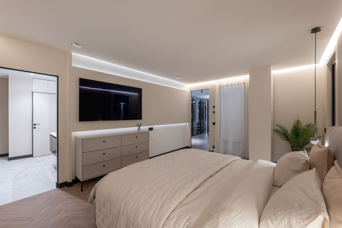 4 Bed Apartment for sale in Benahavís Costa Del Sol, Málaga, Spain