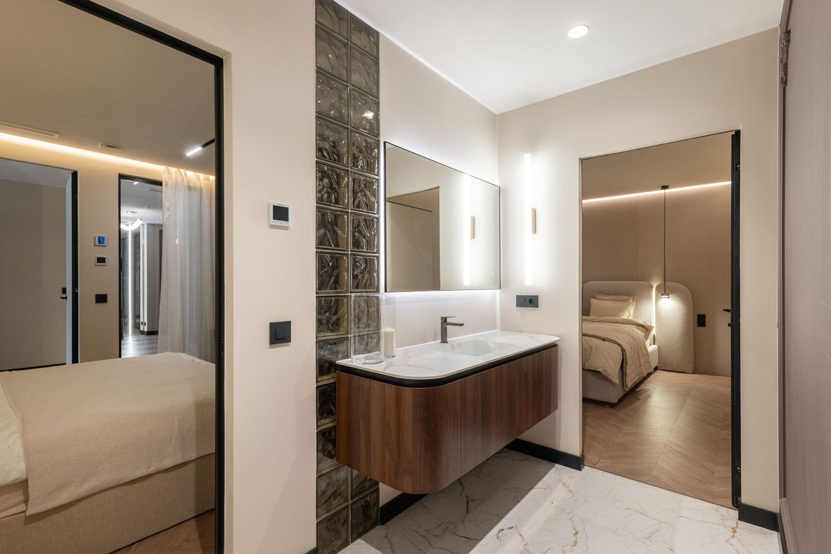 4 Bed Apartment for sale in Benahavís Costa Del Sol, Málaga, Spain