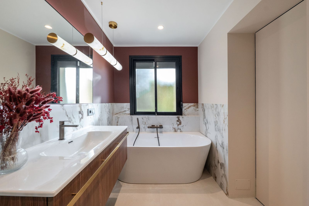 4 Bed Apartment for sale in Benahavís Costa Del Sol, Málaga, Spain