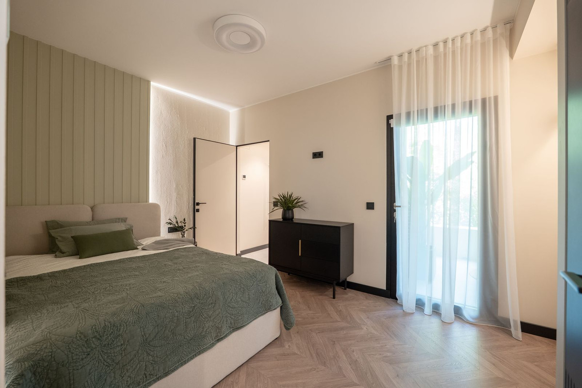 4 Bed Apartment for sale in Benahavís Costa Del Sol, Málaga, Spain