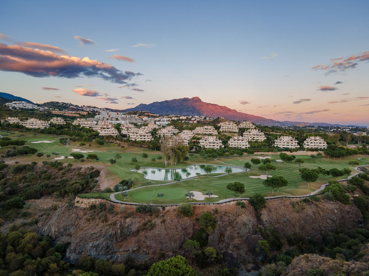 4 Bed Apartment for sale in Benahavís Costa Del Sol, Málaga, Spain