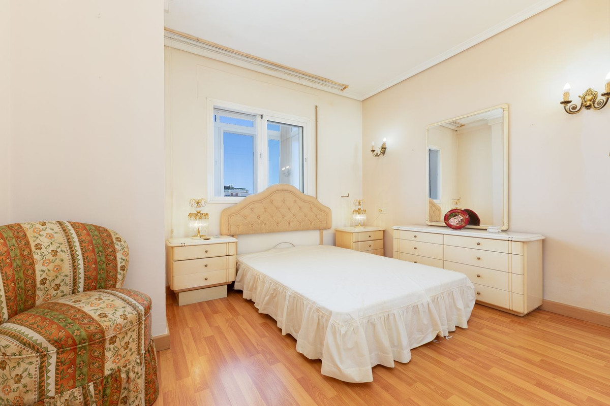 Se vende Apartamento en Planta Última de 2 dormitorios en Costa Del Sol, Málaga, España