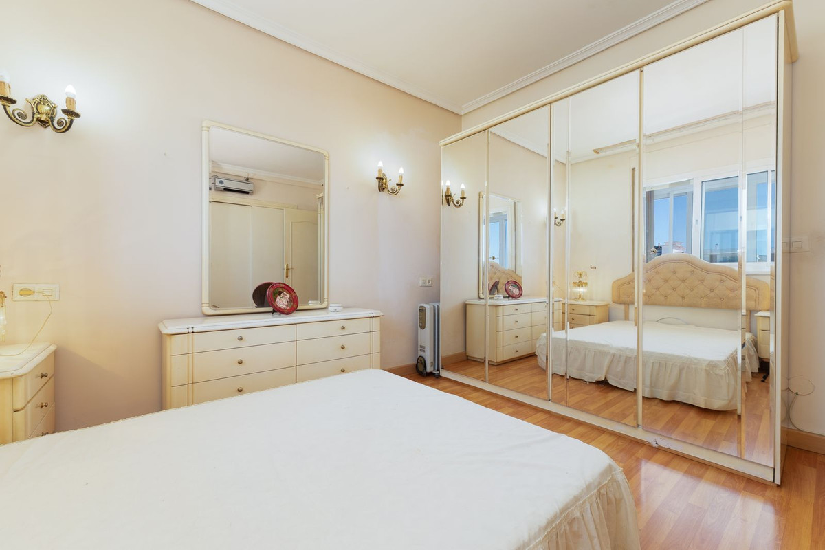 Se vende Apartamento en Planta Última de 2 dormitorios en Costa Del Sol, Málaga, España
