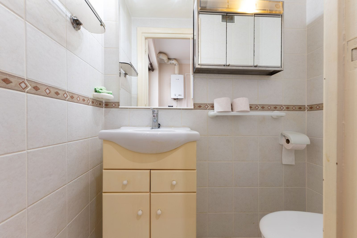Se vende Apartamento en Planta Última de 2 dormitorios en Costa Del Sol, Málaga, España