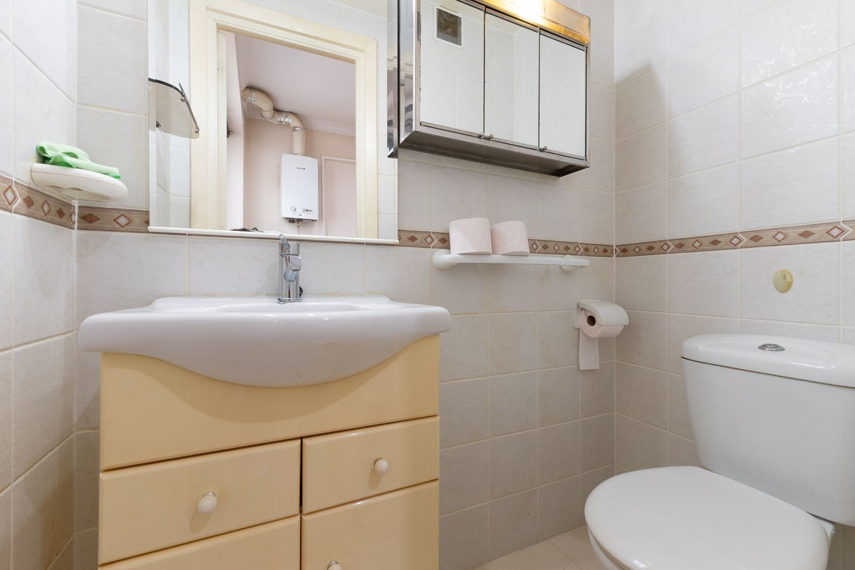 Se vende Apartamento en Planta Última de 2 dormitorios en Costa Del Sol, Málaga, España