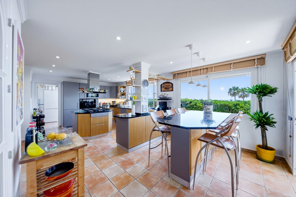 Se vende Villa - Chalet de 5 dormitorios en Costa Del Sol, Málaga, España