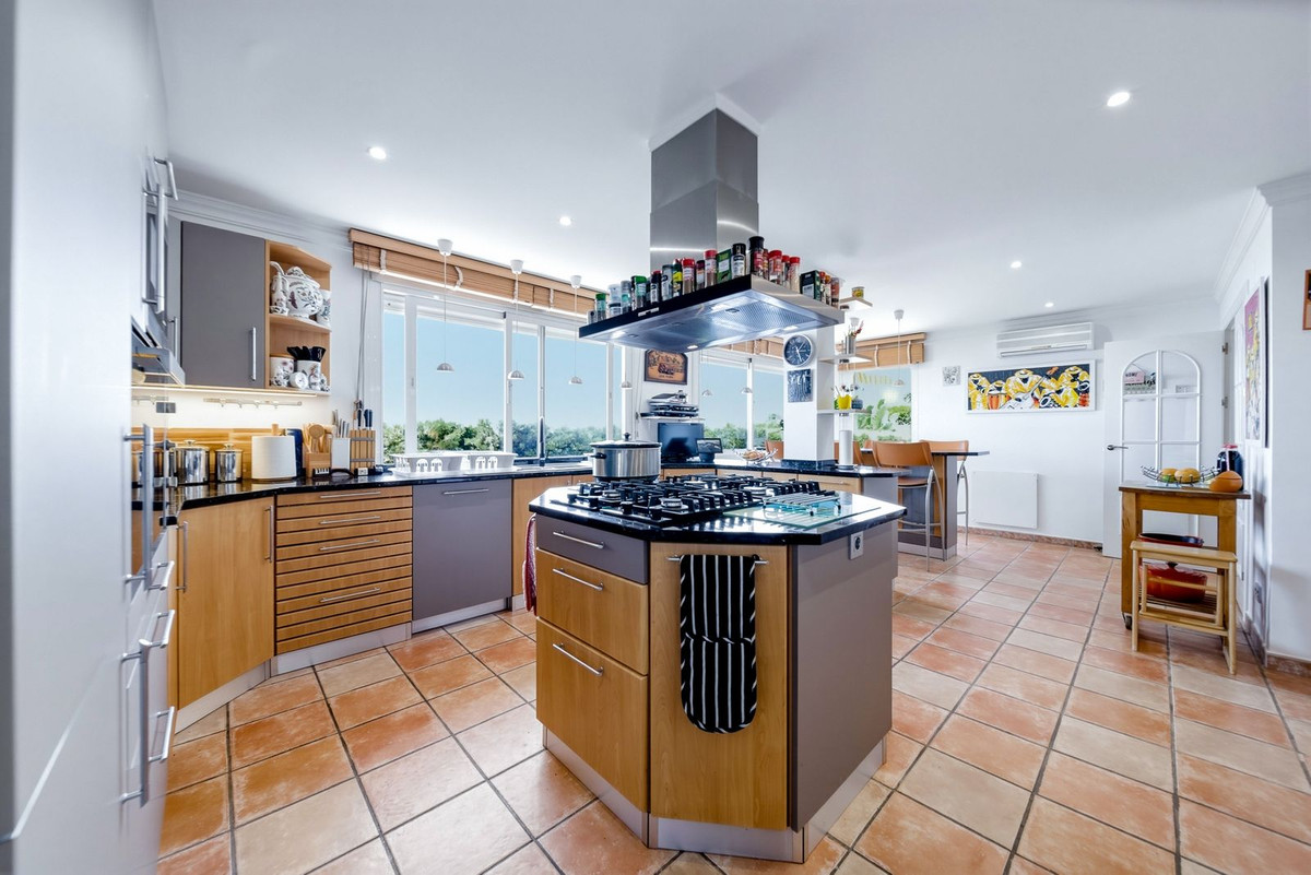 Se vende Villa - Chalet de 5 dormitorios en Costa Del Sol, Málaga, España