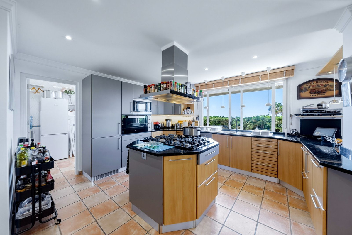 Se vende Villa - Chalet de 5 dormitorios en Costa Del Sol, Málaga, España