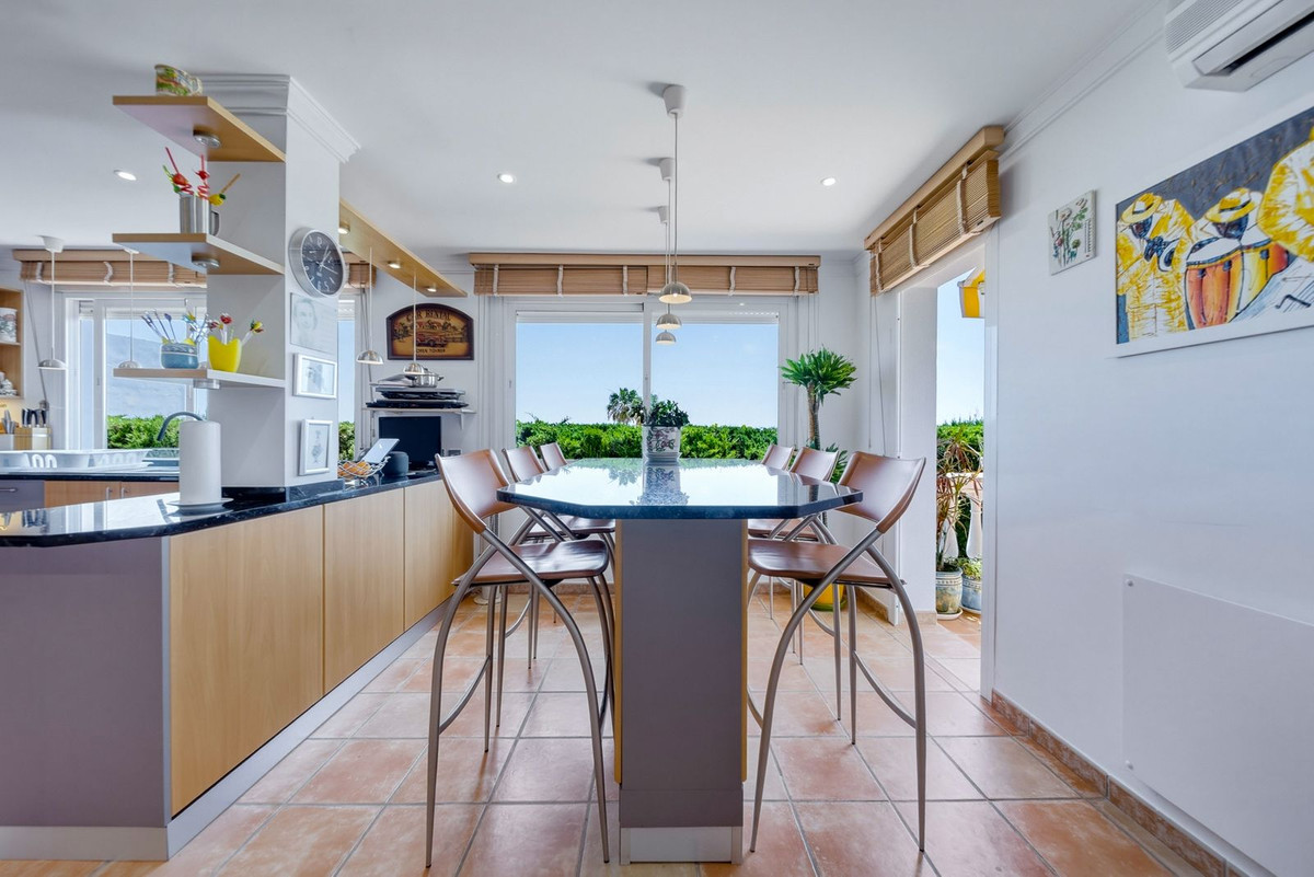 Se vende Villa - Chalet de 5 dormitorios en Costa Del Sol, Málaga, España