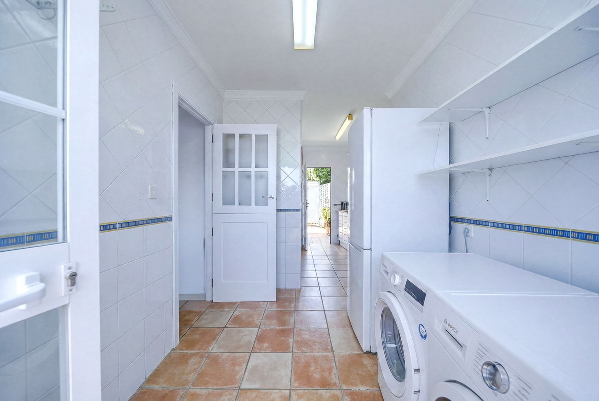 Se vende Villa - Chalet de 5 dormitorios en Costa Del Sol, Málaga, España