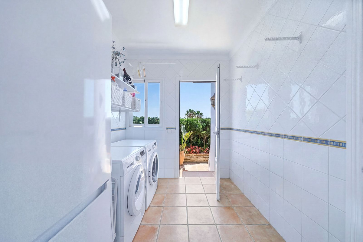 Se vende Villa - Chalet de 5 dormitorios en Costa Del Sol, Málaga, España