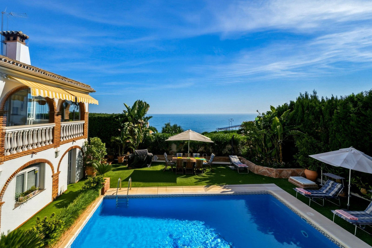 Se vende Villa - Chalet de 5 dormitorios en Costa Del Sol, Málaga, España