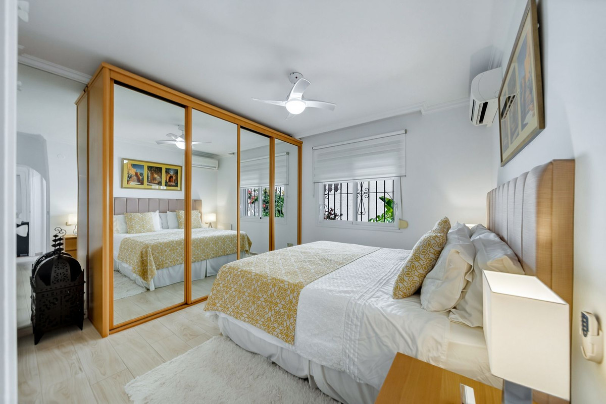 Se vende Villa - Chalet de 5 dormitorios en Costa Del Sol, Málaga, España