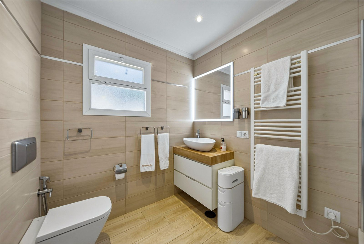 Se vende Villa - Chalet de 5 dormitorios en Costa Del Sol, Málaga, España