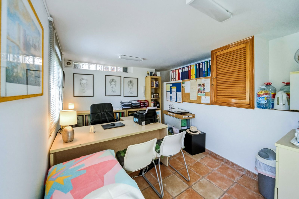 Se vende Villa - Chalet de 5 dormitorios en Costa Del Sol, Málaga, España