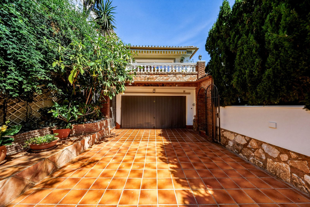 Se vende Villa - Chalet de 5 dormitorios en Costa Del Sol, Málaga, España