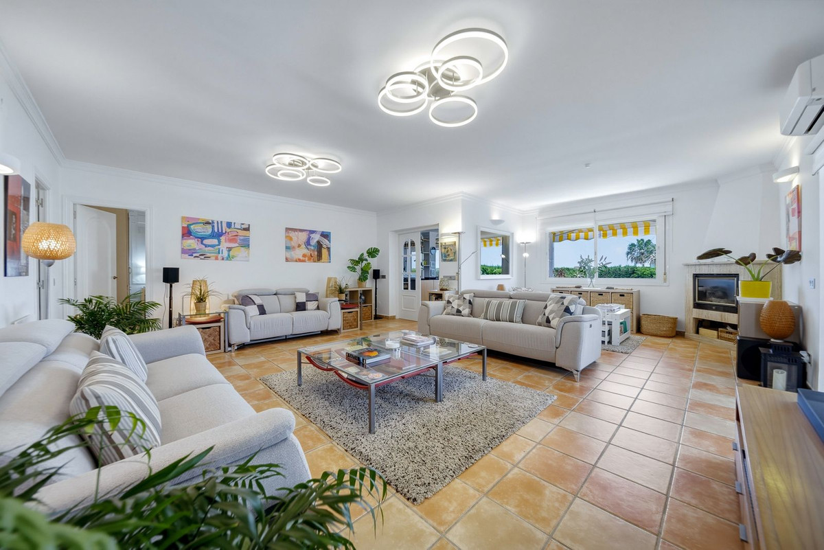 Se vende Villa - Chalet de 5 dormitorios en Costa Del Sol, Málaga, España